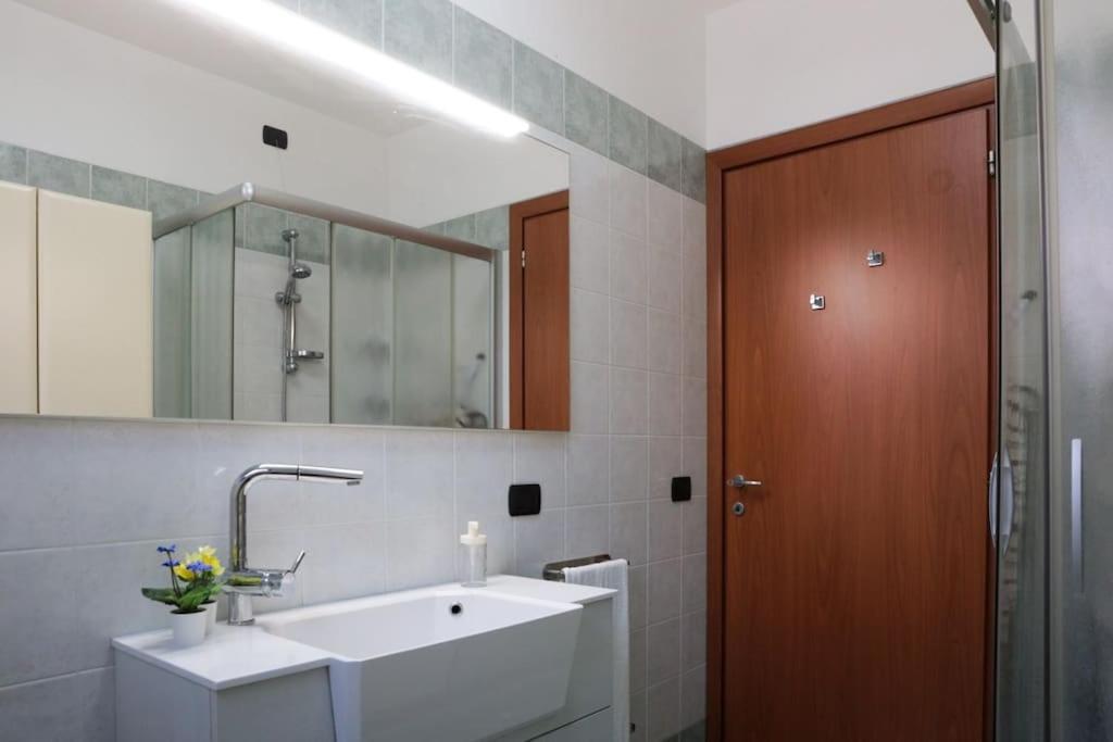 15 Min Padova Appartamento Moderno Travato Legnaro Bagian luar foto